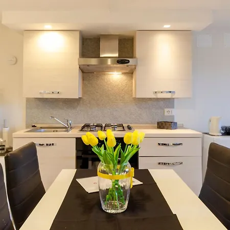 Einzimmerwohnung Mit Terrasse Und Blick Auf Den Berg By Interhome Daire San Massimo (Liguria)