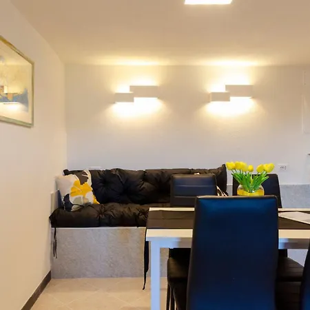 Einzimmerwohnung Mit Terrasse Und Blick Auf Den Berg By Interhome *