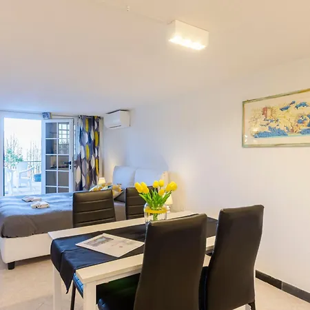 Appartement Einzimmerwohnung Mit Terrasse Und Blick Auf Den Berg By Interhome *