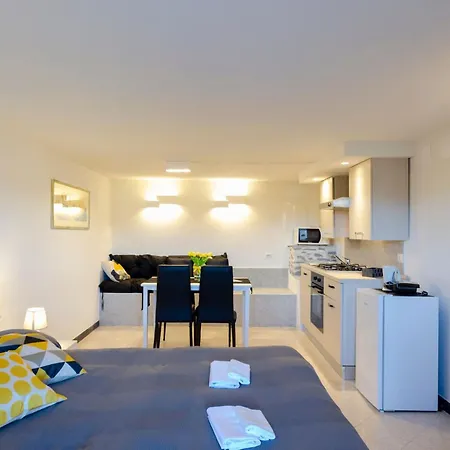Einzimmerwohnung Mit Terrasse Und Blick Auf Den Berg By Interhome Appartement *