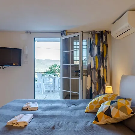 Einzimmerwohnung Mit Terrasse Und Blick Auf Den Berg By Interhome
